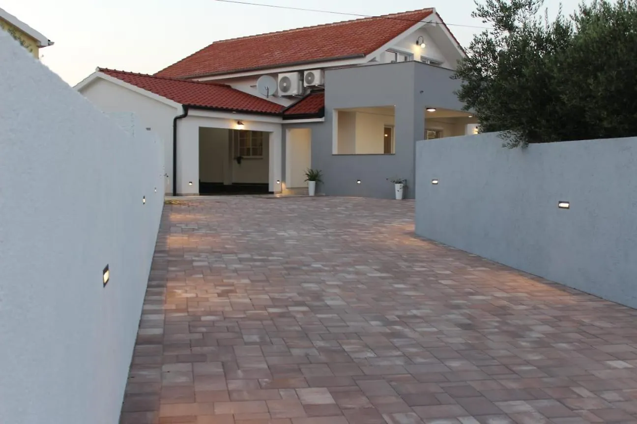 Vila Jela Policnik Villa