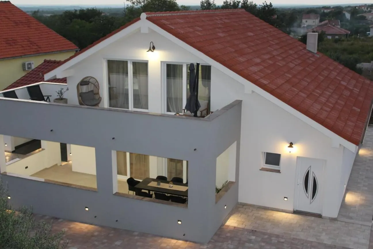 Vila Jela Policnik 0*,